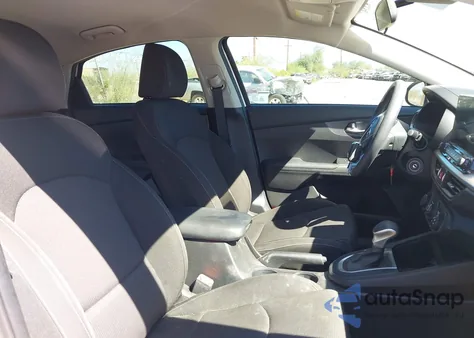 2021 Kia Forte Lxs z USA, uszkodzony, nr VIN 3KPF24AD9ME277580